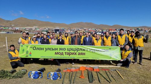 Бурханы сүм Олон улсын эко цэцэрлэгт хүрээлэнд 500 мод тарилаа